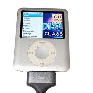 Apple iPod Nano 3rd‎ Gen 4GB A1236 MP3 Player SILVER MA978LL/A
